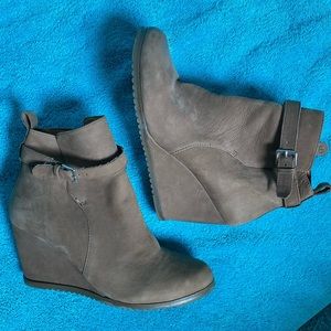 TAN BOOTIES